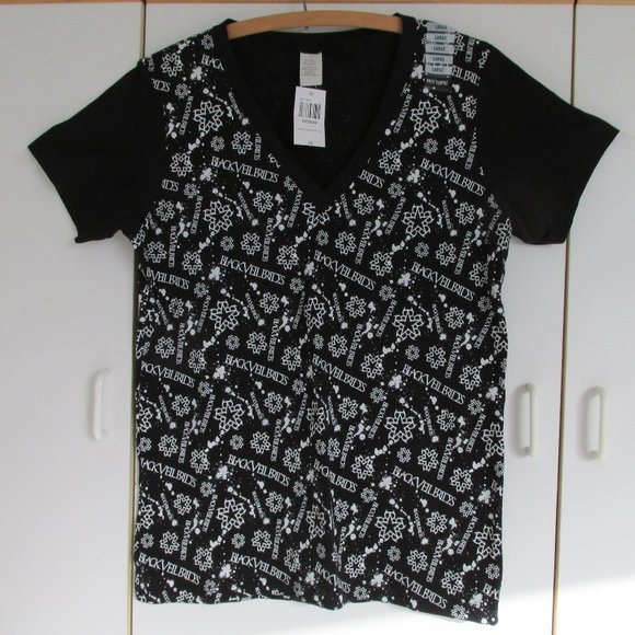 Black Veil Brides BVB All Over Logo V-neck Hot Topic Black Band T-Shirt Size L - Picture 1 of 6